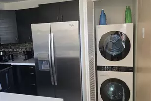 10302 NW 9th St Cir, Miami, FL 33172 - Photo 4