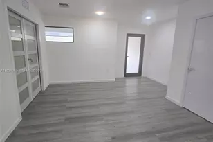 568 NW 7th St, Florida City, FL 33034 - Photo 6