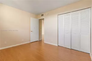 110 Lake Emerald Dr, Oakland Park, FL 33309 - Photo 16