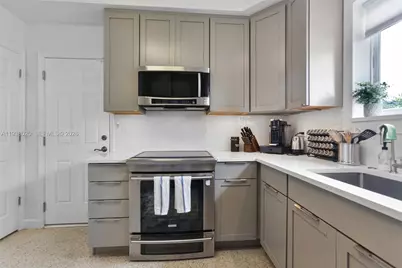 8700 N Miami Ave, El Portal, FL 33150 - Photo 12