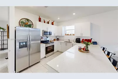 2628 SE 8th Ct, Homestead, FL 33035 - Photo 10