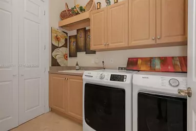 610 W Enclave Cir W, Pembroke Pines, FL 33027 - Photo 44