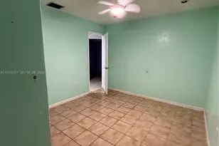 19926 NW 67th Pl, Hialeah, FL 33015 - Photo 12