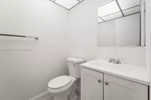 938 Normandy T, Delray Beach, FL 33484 - Photo 18