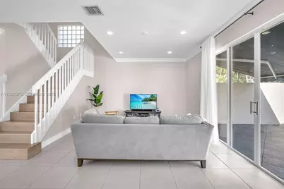 1447 NW 159th Ln, Pembroke Pines, FL 33028 - Photo 10