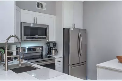 3001 N Oakland Forest Dr #301, Oakland Park, FL 33309 - Photo 8