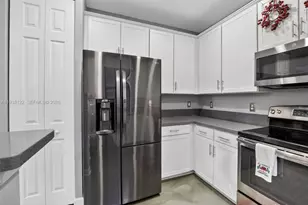 12140 Village Pl, Davie, FL 33325 - Photo 16