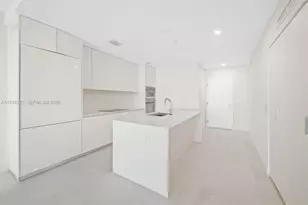 700 NE 24th St, Miami, FL 33137 - Photo 10