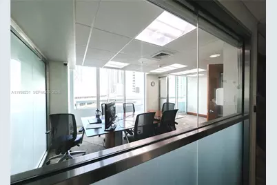 31 SE 5th St #2710, Miami, FL 33131 - Photo 18