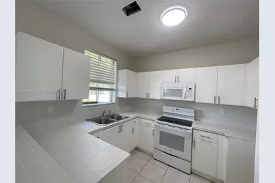 2865 SE 15th Rd #72, Homestead, FL 33035 - Photo 2