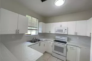 2865 SE 15th Rd, Homestead, FL 33035 - Photo 2