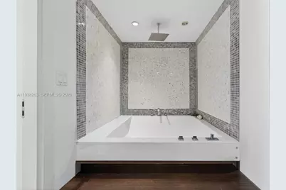 200 Biscayne Boulevard Way #4414, Miami, FL 33131 - Photo 14