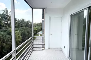 300 NE 14th Ave, Hallandale Beach, FL 33009 - Photo 14