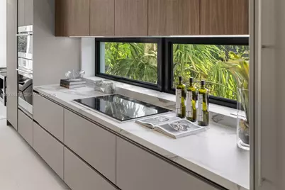 92 SW 28th Rd #4, Miami, FL 33129 - Photo 8