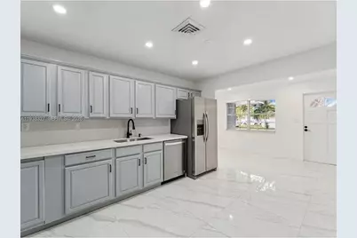 6800 SW 10th Ct, Pembroke Pines, FL 33023 - Photo 10