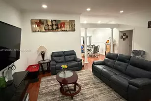 8450 NW 7th St, Pembroke Pines, FL 33024 - Photo 8