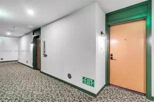 11 NE 6th St, Miami, FL 33132 - Photo 6