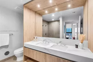 11 NE 6th St, Miami, FL 33132 - Photo 18