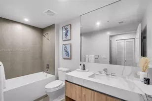 11 NE 6th St, Miami, FL 33132 - Photo 14