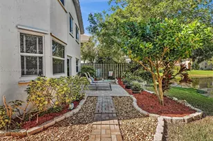 6841 NW 27th St, Margate, FL 33063 - Photo 14