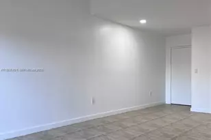 9711 Fontainebleau Blvd, Miami, FL 33172 - Photo 4