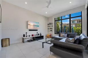 8279 NW 43rd St, Doral, FL 33166 - Photo 8