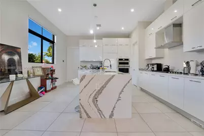 8279 NW 43rd St, Doral, FL 33166 - Photo 10