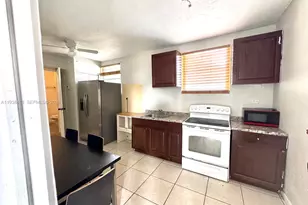 465 NE 157th Ter, Miami, FL 33162 - Photo 2