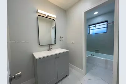 740 NE 181st St, Miami, FL 33162 - Photo 16