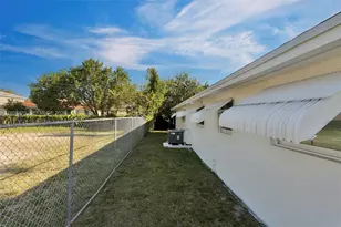 860 NW 207th St, Miami Gardens, FL 33169 - Photo 38