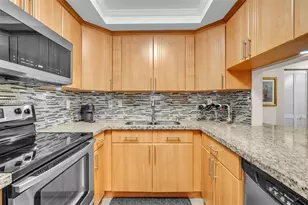 9725 NW 52nd St, Doral, FL 33178 - Photo 14