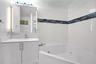 9725 NW 52nd St, Doral, FL 33178 - Photo 30