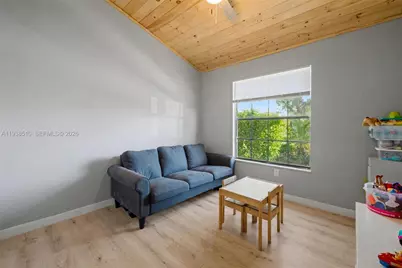 2350 Pecan Ct, Pembroke Pines, FL 33026 - Photo 8