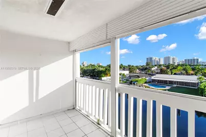 455 Paradise Isle Blvd #402, Hallandale Beach, FL 33009 - Photo 18