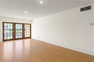 455 Paradise Isle Blvd, Hallandale Beach, FL 33009 - Photo 10