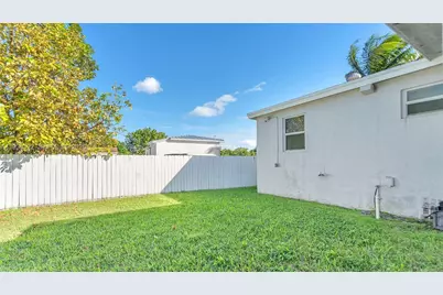 8261 SW 27th St, Miami, FL 33155 - Photo 14