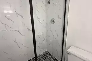 6039 Collins Ave, Miami Beach, FL 33140 - Photo 8