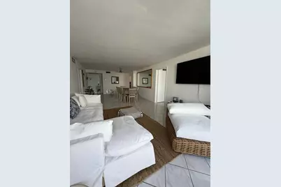6039 Collins Ave #1236, Miami Beach, FL 33140 - Photo 4