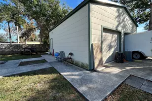 2817 8th Ave W, Bradenton, FL 34205 - Photo 4