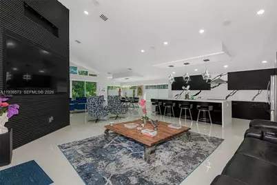 15221 N Laurel Ln N, Pembroke Pines, FL 33027 - Photo 22