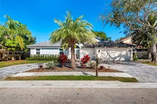 15221 N Laurel Ln N, Pembroke Pines, FL 33027 - Photo 2