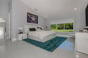 15221 N Laurel Ln N, Pembroke Pines, FL 33027 - Photo 38