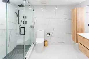 5701 Collins Ave, Miami Beach, FL 33140 - Photo 8