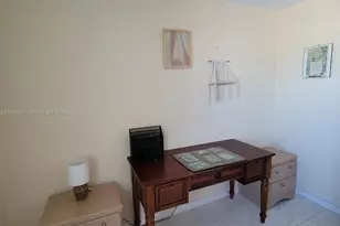 401 Golden Isles Dr, Hallandale Beach, FL 33009 - Photo 18