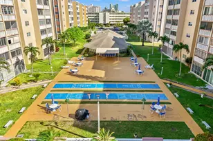 421 NE 14th Ave, Hallandale Beach, FL 33009 - Photo 32