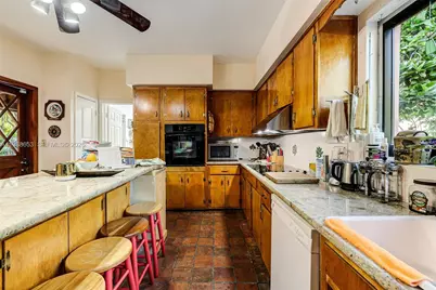 2650 Hilola St, Miami, FL 33133 - Photo 10