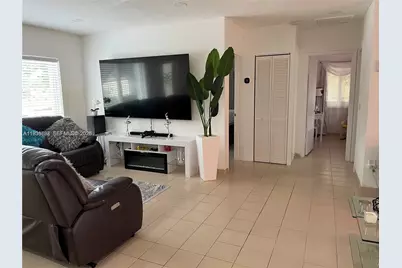 1014 W 68th St, Hialeah, FL 33014 - Photo 12