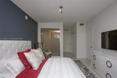 90 SW 3rd St #2402, Miami, FL 33130 - Photo 20