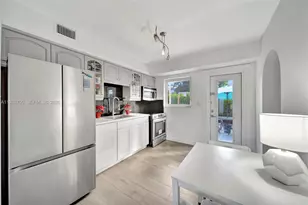 2304 SE 13th Ct, Pompano Beach, FL 33062 - Photo 12