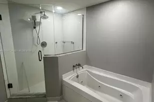 55 SE 6th St, Miami, FL 33131 - Photo 62